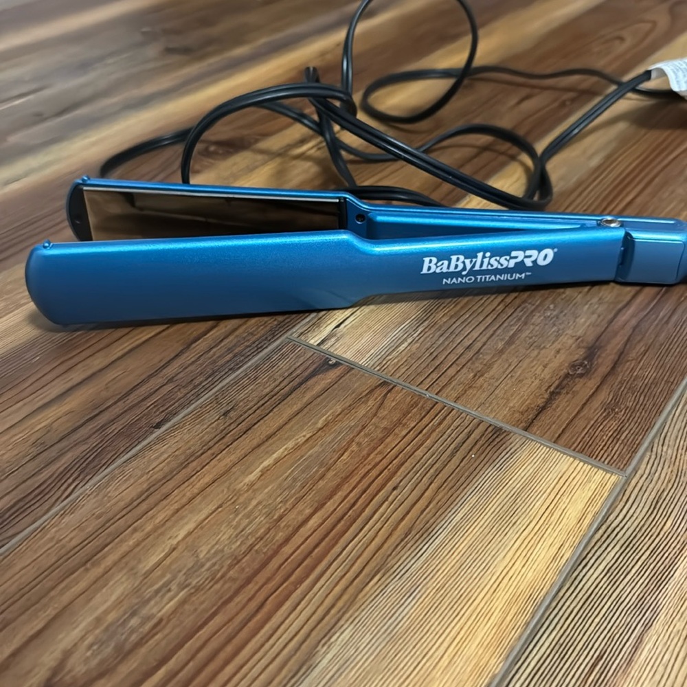 BaByliss PRO Nano Titanium straightener 1 1/2 inch.